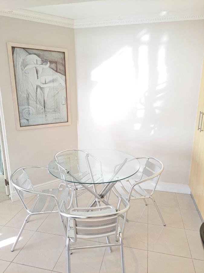 3 Bedroom Sea Facing Family Apartment Cape Town Moullie Point Экстерьер фото