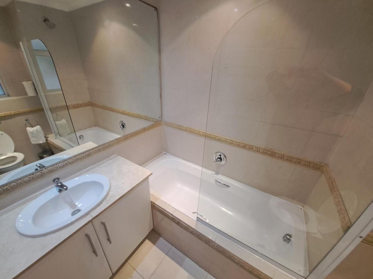 3 Bedroom Sea Facing Family Apartment Cape Town Moullie Point Экстерьер фото