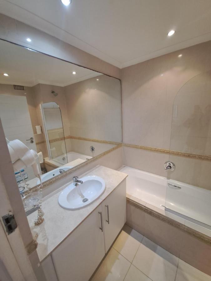 3 Bedroom Sea Facing Family Apartment Cape Town Moullie Point Экстерьер фото